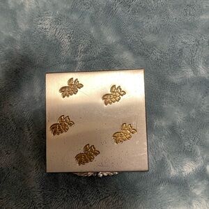 Antique volupte compact